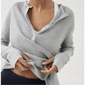 OFFLINE By Aerie Wow! Waffle Henley T-Shirt size large